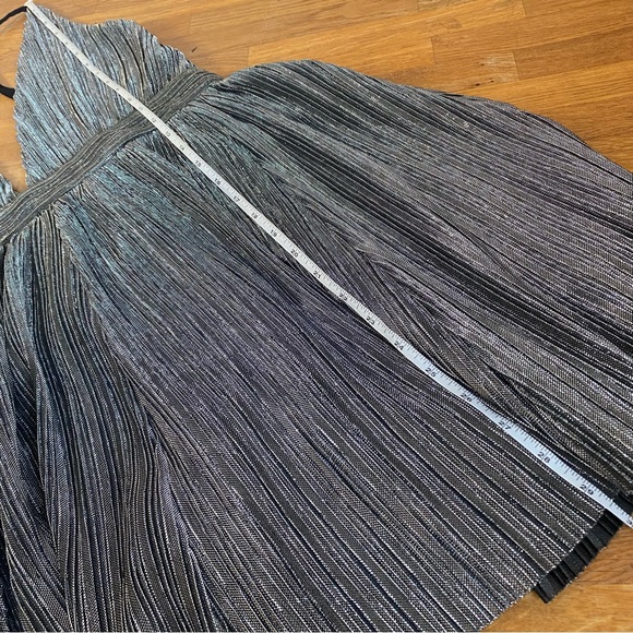 Luxxel Mini Deep V-neck Metallic Party Cocktail Dress Size Large - Picture 12 of 12